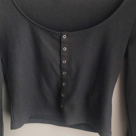 Super cute long sleeve top💞 - Picture 2 of 3